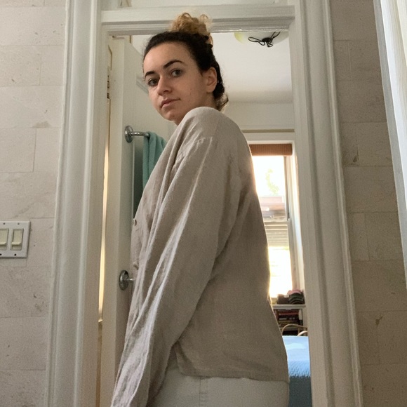 vintage cropped linen jacket- PERFECT FALL LAYER. cardigan style, raw hem collar - Picture 5 of 6